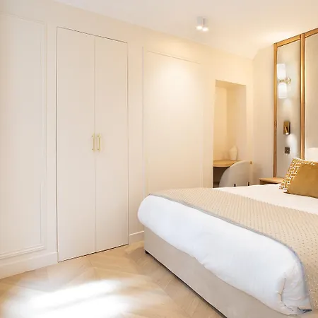 Apartment Pick A Flat's With Services In Opera
