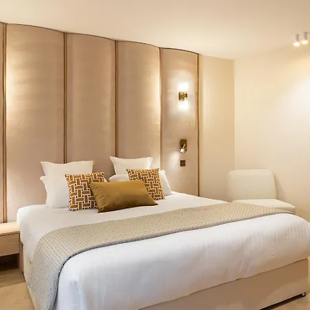 Apartment Pick A Flat's With Services In Opera *