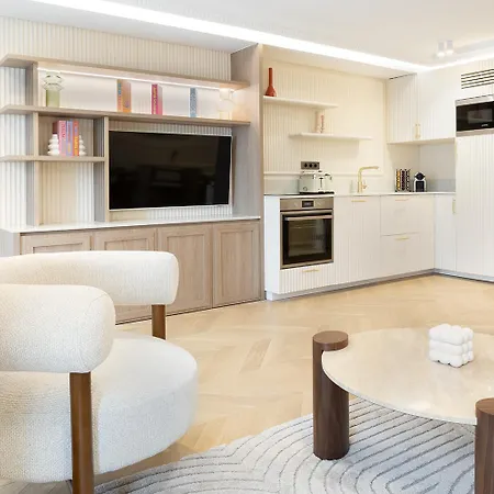 Pick A Flat's With Services In Opera Apartment *